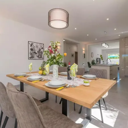 Summer House Villa