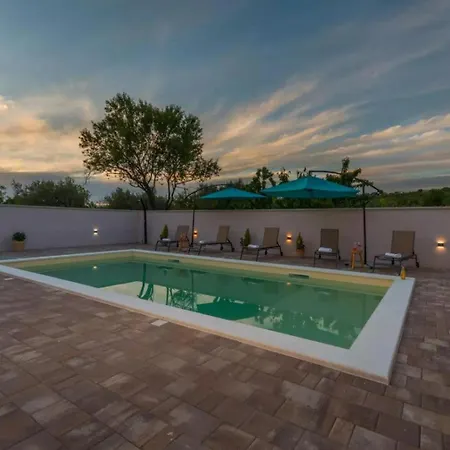 Summer House *